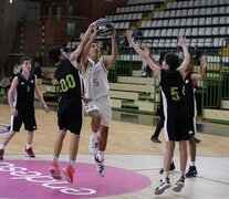 Zustovich, con la de Real Madrid.