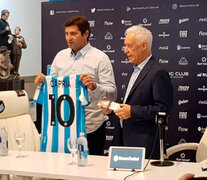 Rubén Capria junto a Víctor Blanco, durante su presentación como mánager de Racing. (Fuente: Prensa Racing Club) (Fuente: Prensa Racing Club) (Fuente: Prensa Racing Club)