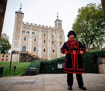 Chris Skaife, el cuidador de los cuervos de la Torre de Londres.  (Fuente: AFP) (Fuente: AFP) (Fuente: AFP)