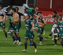 El festejo de los jugadores de Sarmiento. (Fuente: Télam) (Fuente: Télam) (Fuente: Télam)