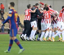 Messi sufre el gol del Athletic, que celebró el título tras remontar dos veces. (Fuente: AFP) (Fuente: AFP) (Fuente: AFP)