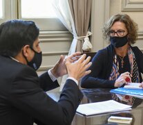 El ministro de Educación, Nicolás Trotta, junto a Luisa Brumana de Unicef Argentina.