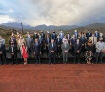 El Presidente junto a funcionarios nacionales y provinciales en Chilecito.