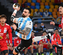 Lucas Moscariello anota uno de los goles de Argentina ante los japoneses. (Fuente: AFP) (Fuente: AFP) (Fuente: AFP)