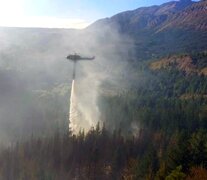 Pese a los esfuerzos, el fuego en Epuyén sigue activo. (Fuente: Gentileza ADNsur) (Fuente: Gentileza ADNsur) (Fuente: Gentileza ADNsur)