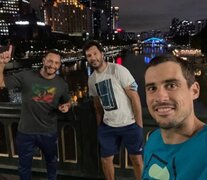 Guido Pella, junto a su entrenador José Acasuso y su PF Andrés Romañuk, en las calles de Melbourne (Fuente: Instagram Guido Pella) (Fuente: Instagram Guido Pella) (Fuente: Instagram Guido Pella)