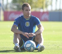 Marco Ruben ayer durante una pausa de la práctica canaya. (Fuente: Prensa CARC) (Fuente: Prensa CARC) (Fuente: Prensa CARC)