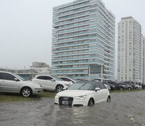 Caos de tránsito por la inundación.