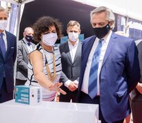 El presidente Alberto Fernández visitó esta mañana las instalaciones del laboratorio Richmond en el municipio bonaerense de Pilar, cuyos directivos le informaron el plan de inversión de la firma por 80 millones de dólares durante los próximos cinco años.