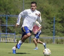 Carlos Tevez, durante un entrenamiento con el plantel. (Fuente: Télam) (Fuente: Télam) (Fuente: Télam)