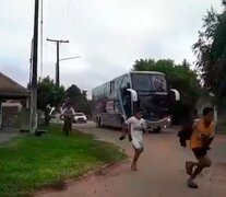 Caravana de hinchas del Depro. (Fuente: Captura de vídeo ) (Fuente: Captura de vídeo ) (Fuente: Captura de vídeo )