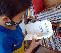 Al niño de la foto, el libro lo llevo a &amp;quot;extrañar la escuela&amp;quot;. 