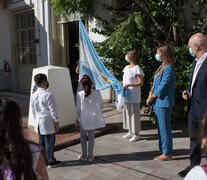 Larreta y Acuña tuvieron su foto en una escuela abierta. 