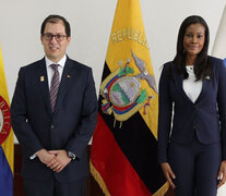 El fiscal general colombiano Barbosa y su par ecuatoriana Salazar. 