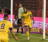 Izquierdoz celebra con Cardona el único gol de Boca. (Fuente: Télam) (Fuente: Télam) (Fuente: Télam)