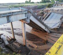 Así quedó el puente que cruzaba el arroyo Los Pozos.  (Fuente: Mendoza Post) (Fuente: Mendoza Post) (Fuente: Mendoza Post)