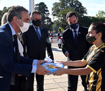 Javkin presidió el acto en el Monumento junto a Agustín Rossi y Roberto Sukerman (Fuente: Sebastián Granata) (Fuente: Sebastián Granata) (Fuente: Sebastián Granata)