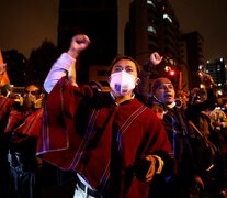 Simpatizantes de Yaku Pérez protestan frente a la sede del Consejo Nacional Electoral. (Fuente: AFP) (Fuente: AFP) (Fuente: AFP)