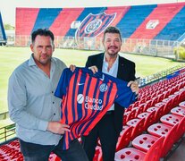 Diego Dabove y Marcelo Tinelli el día de la presentación. (Fuente: Prensa San Lorenzo) (Fuente: Prensa San Lorenzo) (Fuente: Prensa San Lorenzo)