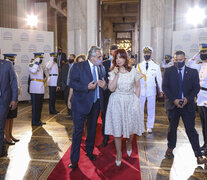 El presidente Alberto Fernández dialoga con la vicepresidenta Cristina Kirchner, poco antes de hablar ante el Congreso. (Fuente: Presidencia) (Fuente: Presidencia) (Fuente: Presidencia)