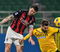 &amp;quot;Il capitano&amp;quot; Alessio Romagnoli lucha en las alturas con el español Fernando Llorente. (Fuente: AFP) (Fuente: AFP) (Fuente: AFP)