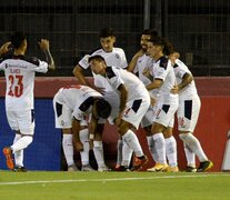 Los jugadores de Independiente festejan el primer gol del equipo. (Fuente: NA) (Fuente: NA) (Fuente: NA)