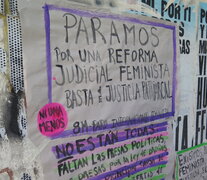 Intervención con afiches del Colectivo NiUnaMenos en el 8M, a partir del pliego de demandas. (Fuente: Archivo Colectivo NiUnaMenos) (Fuente: Archivo Colectivo NiUnaMenos) (Fuente: Archivo Colectivo NiUnaMenos)