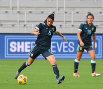 Vanesa Santana fue la capitana argentina durante la She Believes Cup. (Fuente: Prensa AFA) (Fuente: Prensa AFA) (Fuente: Prensa AFA)