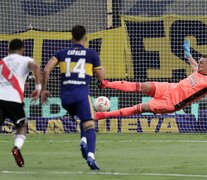 Armani no pudo evitar el gol de Villa de tiro penal. (Fuente: AFP) (Fuente: AFP) (Fuente: AFP)