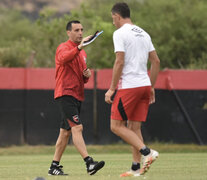 La práctica del lunes estuvo a cargo de Federico Hernández. (Fuente: Foto Prensa Newell&amp;amp;#39;s) (Fuente: Foto Prensa Newell&amp;amp;#39;s) (Fuente: Foto Prensa Newell&amp;amp;#39;s)