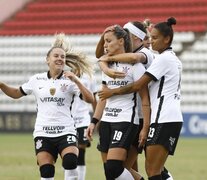 Corinthians superó por 3-0 a América de Cali, en su cruce por fase de grupos. (Fuente: Twitter Corinthians) (Fuente: Twitter Corinthians) (Fuente: Twitter Corinthians)