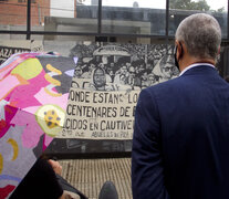 La estación Rivadavia, cercana a la ex ESMA, fue intervenida con murales sobre el terrorismo de Estado.