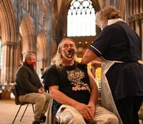 Vacunación de una dosis de AstraZeneca en la catedral de Lichfield, Gran Bretaña.  (Fuente: AFP) (Fuente: AFP) (Fuente: AFP)