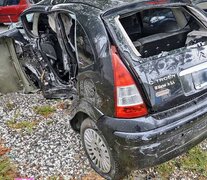 Así quedó el auto en el que viajaban las víctimas fatales.