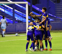 Las gladiadoras xeneizes ponen primera con Defensores de Belgrano. (Fuente: Télam) (Fuente: Télam) (Fuente: Télam)