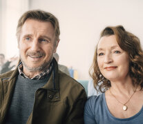 Liam Neeson y Lesley Manville le ponen el cuerpo a una película que gracias a ellos sortea los golpes bajos. 