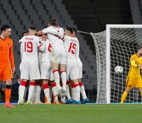 Los jugadores de Turquía celebran uno de los goles. (Fuente: AFP) (Fuente: AFP) (Fuente: AFP)