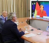 El Presidente en la última charla virtual con la premier alemana Angela Merkel