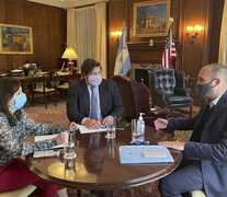 Encuentro en Washington. Guzmán junto a Sergio Chodos y Julie Kozack (FMI).