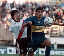 El Burrito Ortega y Juan Román Riquelme, símbolos de River y Boca respectivamente, en un empate 1-1 de 2001. (Fuente: NA) (Fuente: NA) (Fuente: NA)