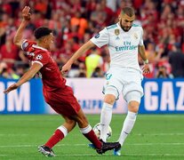 Alexander-Arnold y Benzema, un duelo de la final 2018 que se repetirá este martes. (Fuente: AFP) (Fuente: AFP) (Fuente: AFP)