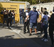 Las filas de quienes esperaban para testearse se extendían varias cuadras. (Fuente: Télam) (Fuente: Télam) (Fuente: Télam)