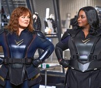 Melissa McCarthy y Octavia Spencer en trajes de spándex. 