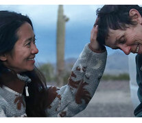 La directora Chloé Zhao con la actriz Frances McDormand, ambas favoritas por &amp;quot;Nomadland&amp;quot;. 