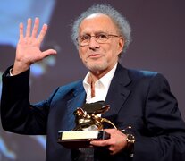 Monte Hellman con el León de Oro de Venecia 2010, un premio especial a su carrera. 