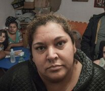 Ramona Medina con su familia, diez días antes de morir por coronavirus, cuando reclamaba por el agua en su barrio. (Fuente: Télam) (Fuente: Télam) (Fuente: Télam)