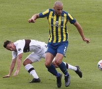 Nicolás Ferreyra, zaguero canaya. (Fuente: Fotobaires) (Fuente: Fotobaires) (Fuente: Fotobaires)