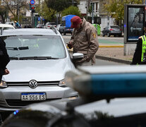 Agentes municipales y policiales en los controles de ayer. (Fuente: Sebastián Granata) (Fuente: Sebastián Granata) (Fuente: Sebastián Granata)