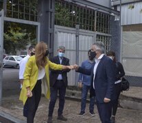 El rector Bartolacci y Victoria Tolosa Paz, del Consejo Federal de Políticas Sociales en marzo en la futura planta.