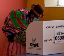  Una mujer aymara vota en Plateria, departamento de Puno. (Fuente: EFE) (Fuente: EFE) (Fuente: EFE)